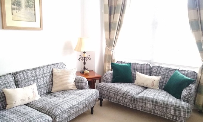 Tooting Apartment | Beautiful 3 bedroom apartment in London