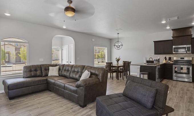 Chamberino House | Beautiful 3 bedroom Casita DD w/ 2 Car Garage