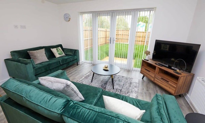 Derby House | Beautiful 3 Bedroom City Centre House with Garden