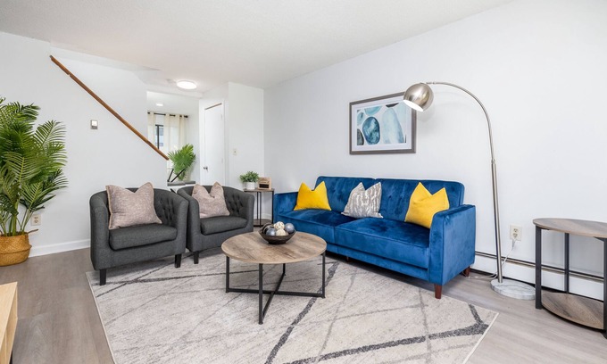Hartford Condo | Beautiful 3 Bedroom Condo in Hartford!