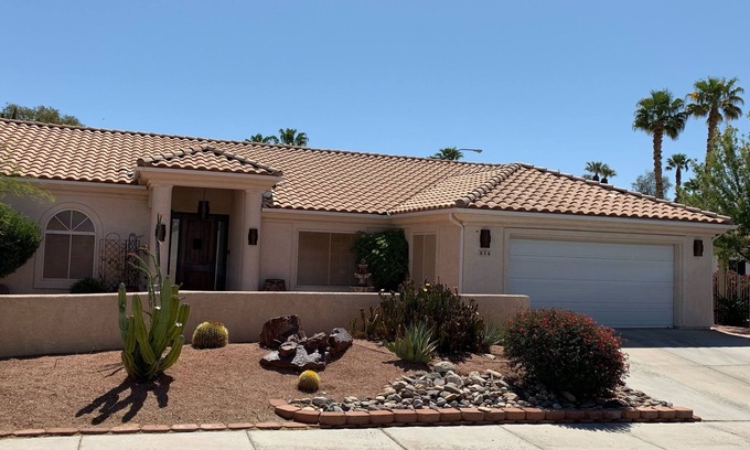 Mesquite House | Beautiful 3 Bedroom Desert Retreat - Entire Home with huge covered patio!