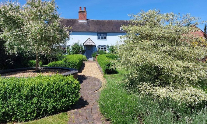 King's Bromley House | Beautiful 3 Bedroom Cottage - Picturesque Retreat