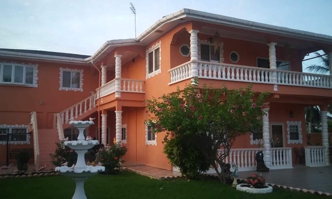 Georgetown Apartment | Beautiful 3 bedroom modern home