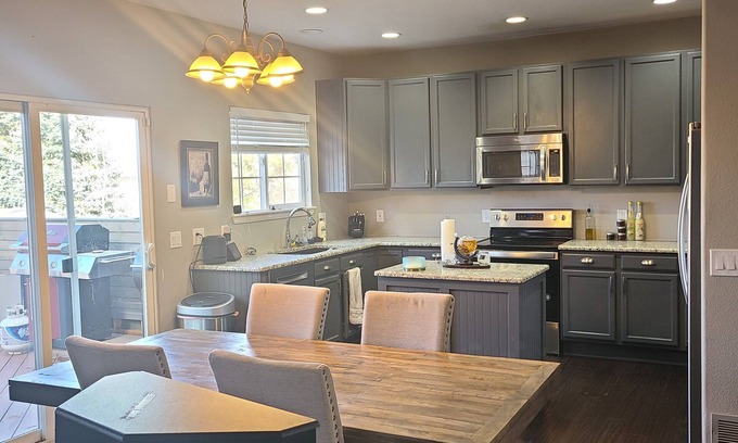 Northridge House | Beautiful 3 bedroom home with theater!