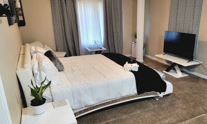 Marietta House | Beautiful 3 bedroom homeis located 2 miles from kennesaw mountain state park.