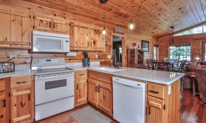Eagle River House | Beautiful 3 bedroom home on Pickerel Lake in Eagle River
