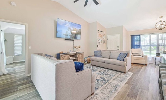 Three Oaks House | Beautiful 3 Bedroom House with Inground Pool! Close to everything!