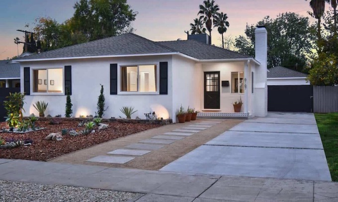 Valley Glen House | Beautiful 3 Bedrooms Home Near Universal Studios