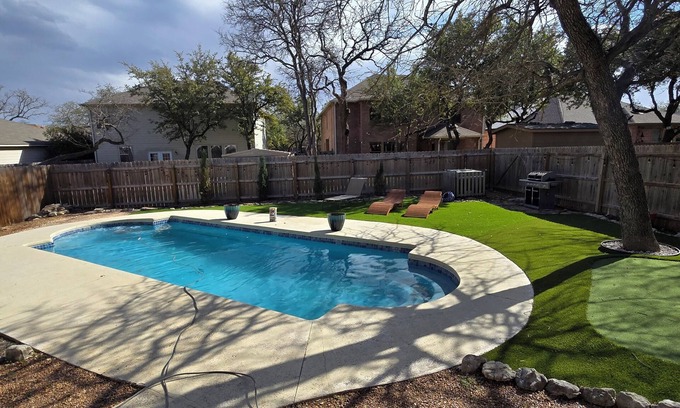 Far North Central House | Beautiful 3 bedroom house with private pool, WiFi, San Antonio Rim/Cantera area