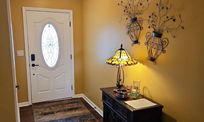 Speed House | Beautiful 3-bedroom home close to Louisville!