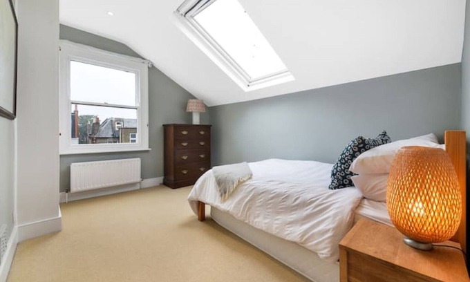 Shaftesbury House | Beautiful 3 bedroom Victorian House in Clapham with a Garden and Gym