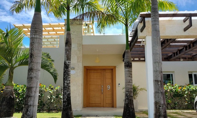 Playa Chiquita Villa | Beautiful 3 Bedroom Villa with Private Pool Featured on HGTV Caribbean life