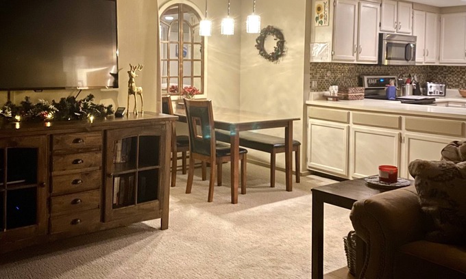 North Troy Condo | Beautiful 3 BR ski In Trailside condo. Steps away from WaterPark & Ice Rink