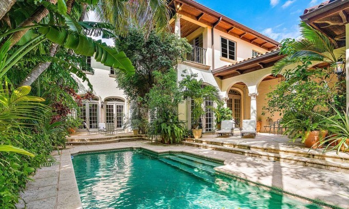 Palm Beach House | Beautiful 3 Br. Townhome (101130) by Houzlet
