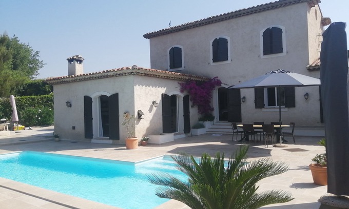 Cagnes-sur-Mer House | Beautiful 3 room quiet, top of villa, renovated 2018, secure parking
