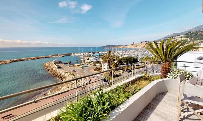 Menton Apartment | Beautiful 3-room seaside with 46m² terrace and private parking