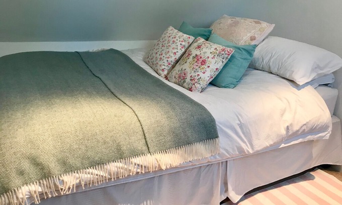 Amport House | Beautiful, 3000sq foot, child-friendly home in the middle of picturesque Amport.