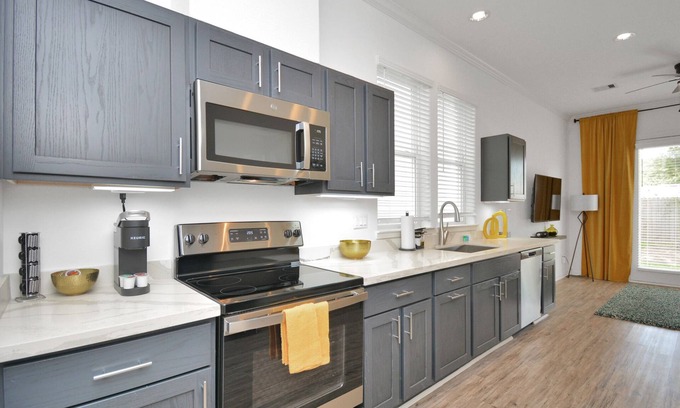Southeast Houston House | Beautiful 3BD/3.5 Bath near Texas Medical Center/Hobby Airport