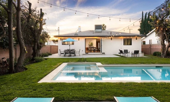 Van Nuys House | Beautiful 3BD Home in the Valley w/Pool