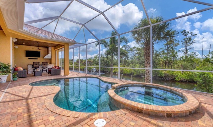 Burnt Store Isles House | 🥇 Beautiful 3bd home with boat access (CH1107)