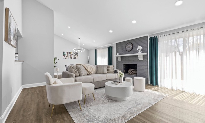Charlotte House | Beautiful 3BDR Home in Charlotte/w Backyard