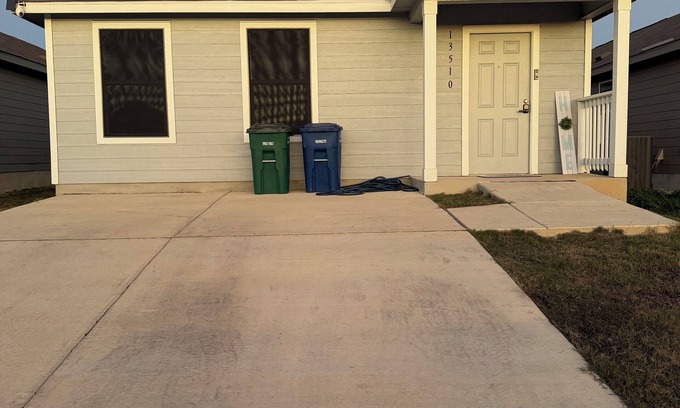 Southside House | Beautiful 3bedroom house San Antonio.