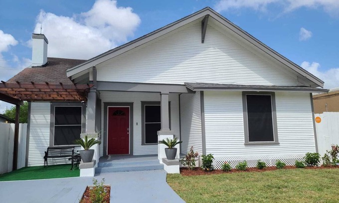 Brownsville House | Beautiful 3BR&2BA House located in the Historic part of Brownville-SPI-SpaceX-MX