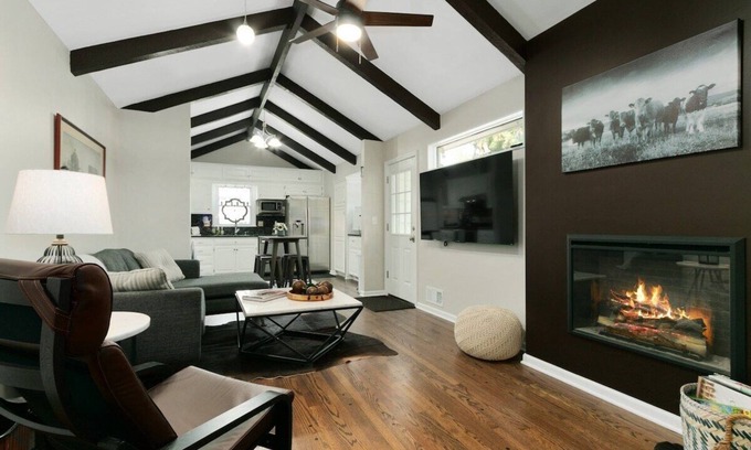 Nall Hills House | Beautiful 3BR Home in OP|Mins To Arrowhead| WiFi
