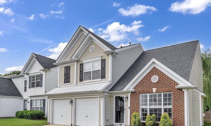 Provincetowne House | Beautiful 3BR Retreat in the Heart of Ballantyne – Near Uptown & CLT Airport