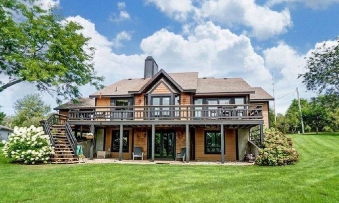 Fremont House | Beautiful 3BR Snow Lake home W/WiFi, Large Deck & Private Dock.