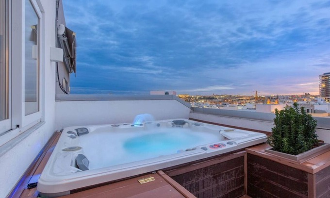 Gzira Apartment | Beautiful 3BR Triplex penthouse with Hot-Tub