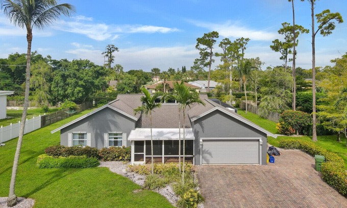 Wellington House | Beautiful 4/2 property in the heart of Wellington
