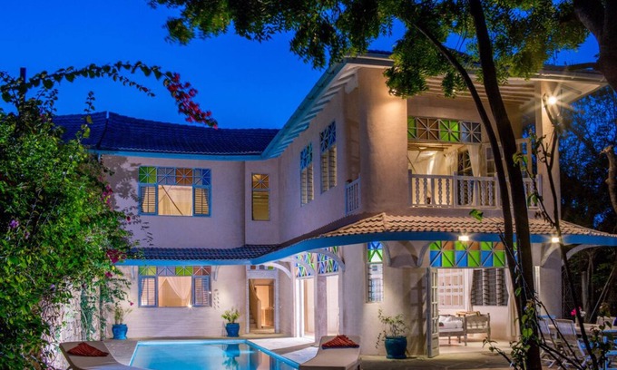 Galu Villa | Beautiful 4 bdrm Beach House with pool, en-suite bathrooms, chef & housekeeper