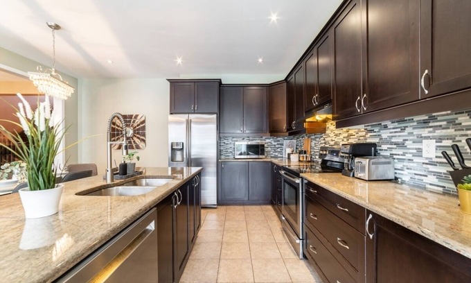 Halton Regional Municipality House | Beautiful 4 bed/3 Bath Home Away From Home