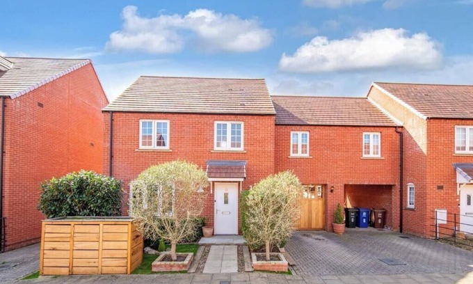 Bicester House | Beautiful 4 bed home close to Bicester Village