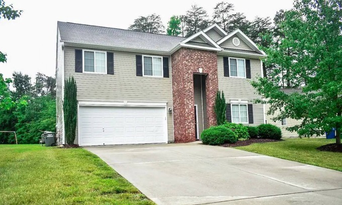 Gibsonville House | Beautiful 4 bed home