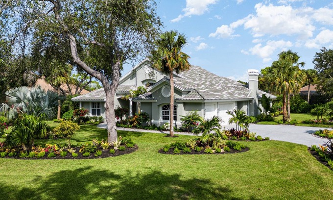 Bonita Bay House | Beautiful 4 Bed/3 Bath 3,600 SF Home with Outdoor Heated Pool/Spa in Bonita Bay