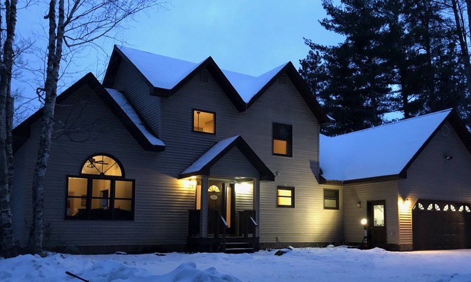 Au Train House | Beautiful 4 bedroom 2 bath home on the Au Train River blocks from the beach