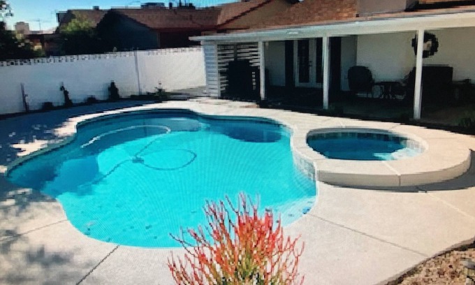 Summerlin House | Beautiful 4 Bedroom 3 Bath Vacation Home Pool/Spa