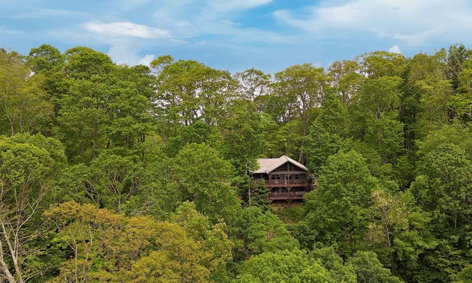 Wolf Laurel Cabin | Beautiful 4-bedroom, 3-bathroom Mountain Getaway - Hot Tub + Mountain Views!