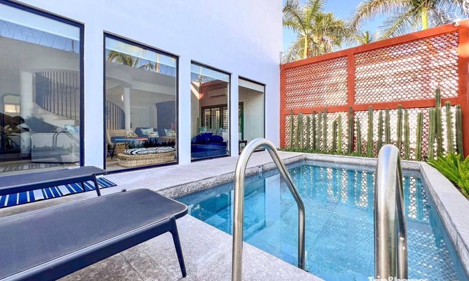 Colina del Sol House | Beautiful 4-bedroom 4-Bathroom home with WiFi, AC one block from sea