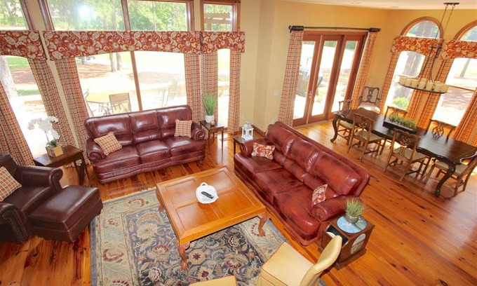 Pinehurst Cottage | Beautiful 4- Bedroom Cottage (WITH X2 QUEEN BEDS IN EACH BEDROOM) overlooking the 9th Green at Pinehurst National No.9