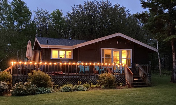 Bayview Cottage | Beautiful 4 Bedroom 2 Bathroom Cottage - 5 minutes from Cavendish Beach!