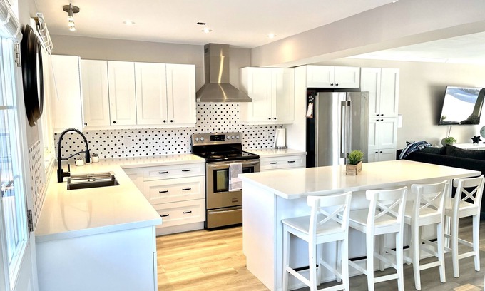 Collingwood House | Beautiful 4 bedroom home 5 minutes to Blue Mountain