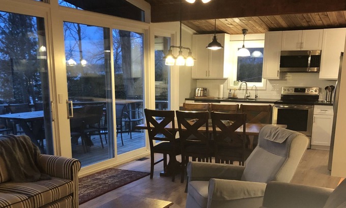 Grey Highlands House | Beautiful 4 Bedroom Home on Lake Eugenia