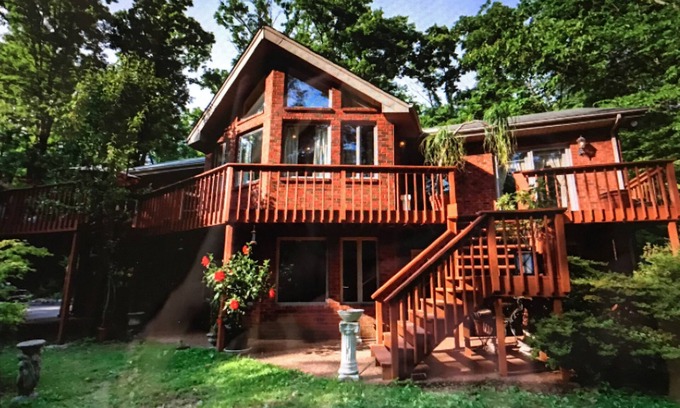 Franklin House | Beautiful 4 bedroom home in a wooded setting 10 acres. Tranquil and peaceful.