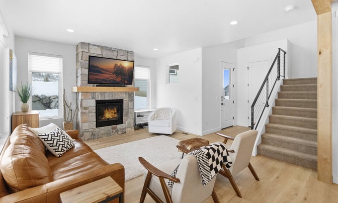 Deer Mountain House | Beautiful 4-Bedroom Home with Kids Corner, Two Living Areas & More!
