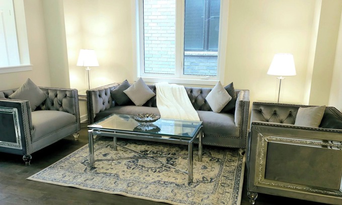 Welland House | Beautiful 4-bedroom house with WiFi and AC in wonderful Welland lic# 289.