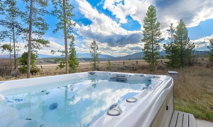 Fraser House | Beautiful 4-bedroom house on 8 acres near Fraser - privacy and amazing views!n