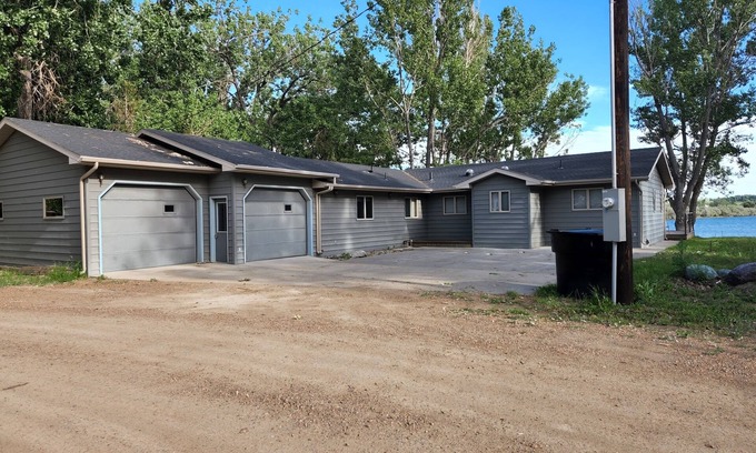 Nashua House | Beautiful 4 bedroom lake house with private dock.